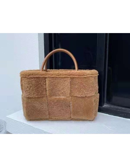 Wholesales Winter customized logo fashion purses and handbags wholesale Hand Knitted wool lady handbags for woman