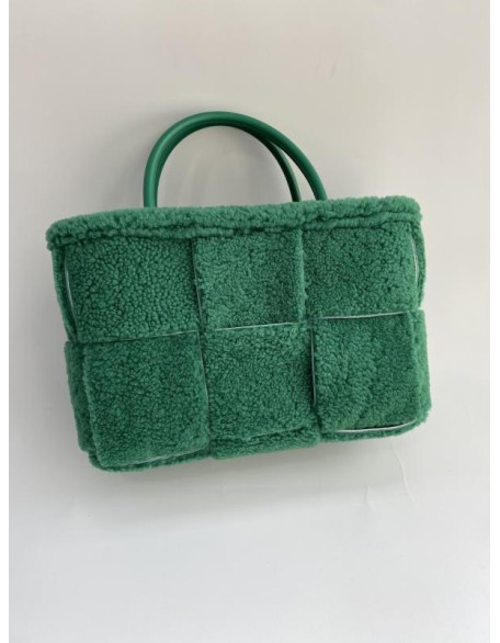 Wholesales Winter customized logo fashion purses and handbags wholesale Hand Knitted wool lady handbags for woman