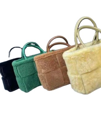 Wholesales Winter customized logo fashion purses and handbags wholesale Hand Knitted wool lady handbags for woman